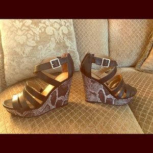 Kenneth Cole Black Leather Snake Print Wedges 7.5